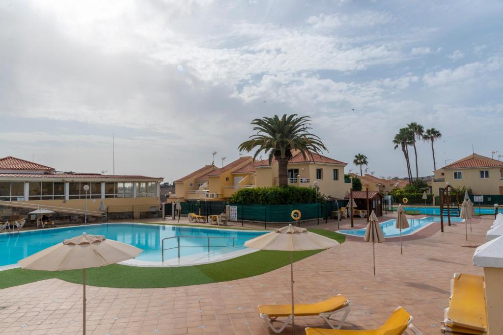 Bazén v ubytování Duplex Sonemar Pool nebo v jeho okolí