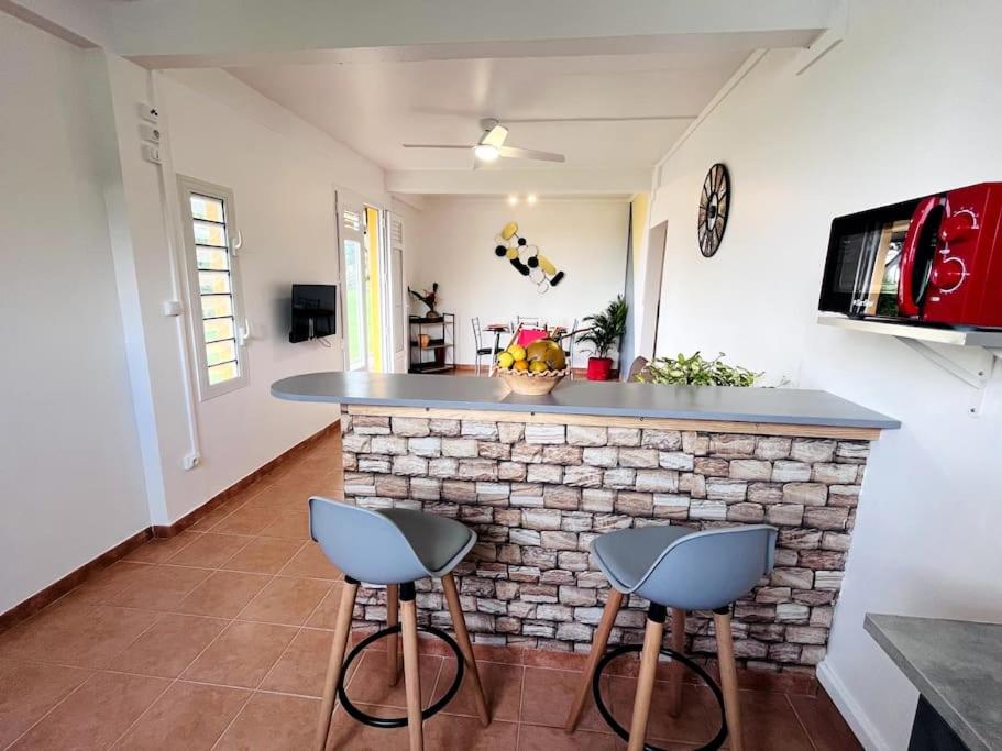 TV a/nebo společenská místnost v ubytování appartement entier en Martinique Le Khan