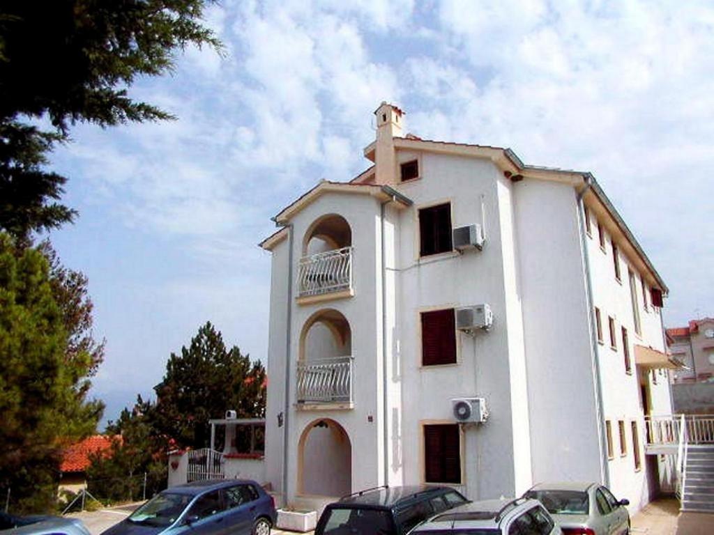 Apartments with parking space Baska, Krk - 22417