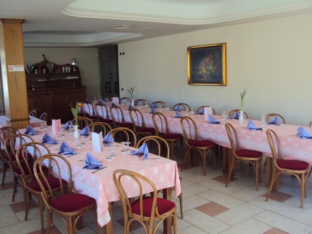 Restaurace v ubytování Hotel Cavaria