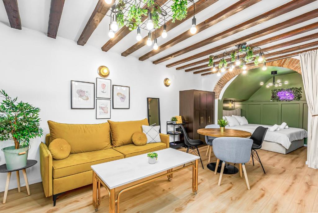 Χώρος καθιστικού στο La Bestia Deluxe Studio Apartment