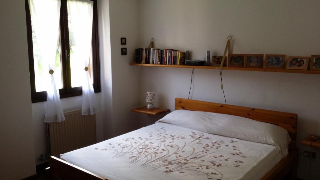 Un pat sau paturi într-o cameră la Santa Elisabetta Apartment