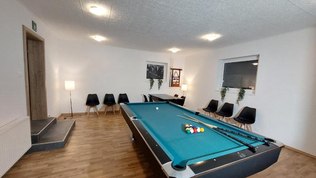 Biliár nebo kulečník v ubytování TEMPFER 2 Apartments & Rooms with new WELLNESS