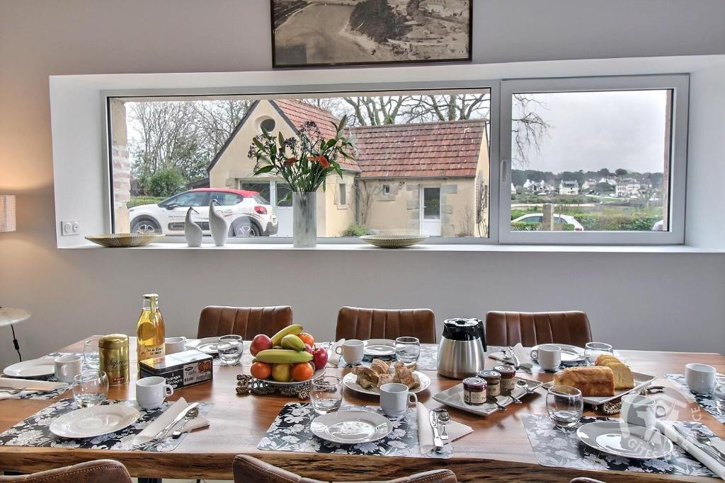 a dining room table with a bowl of fruit on it at Ty bihan in Trégastel