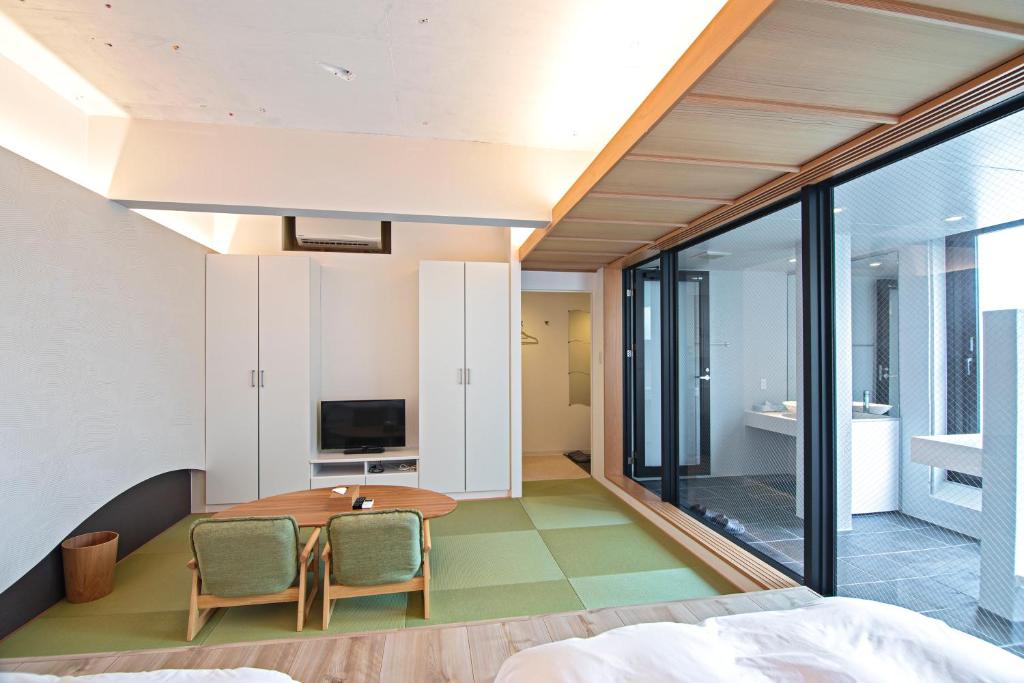 TV a/nebo společenská místnost v ubytování Forest Guardian Hotel 京都御所西