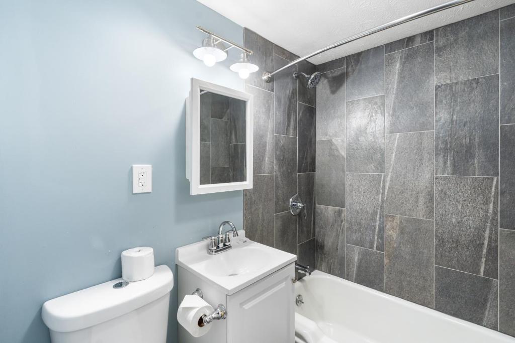 Broadway Inn - 