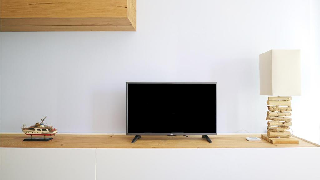 Televízia a/alebo spoločenská miestnosť v ubytovaní Beachstyle Penthouse by Hello Homes Sitges
