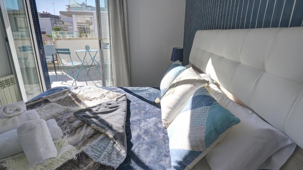 Posteľ alebo postele v izbe v ubytovaní Beachstyle Penthouse by Hello Homes Sitges