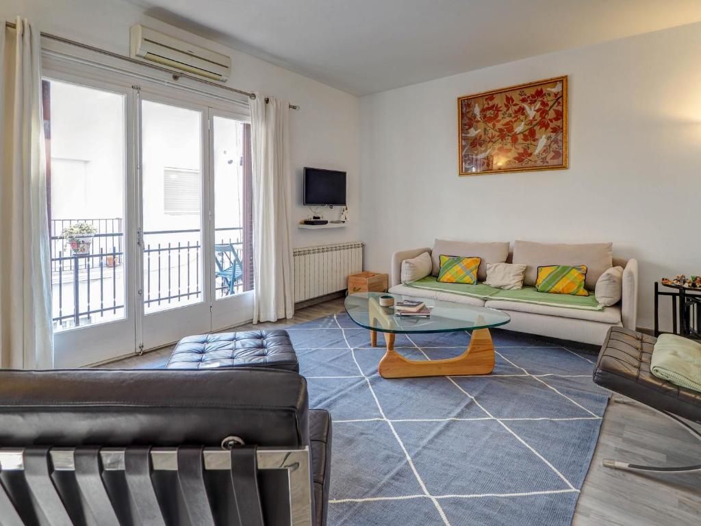 A seating area at The Lilium Apartment by Hello Homes Sitges