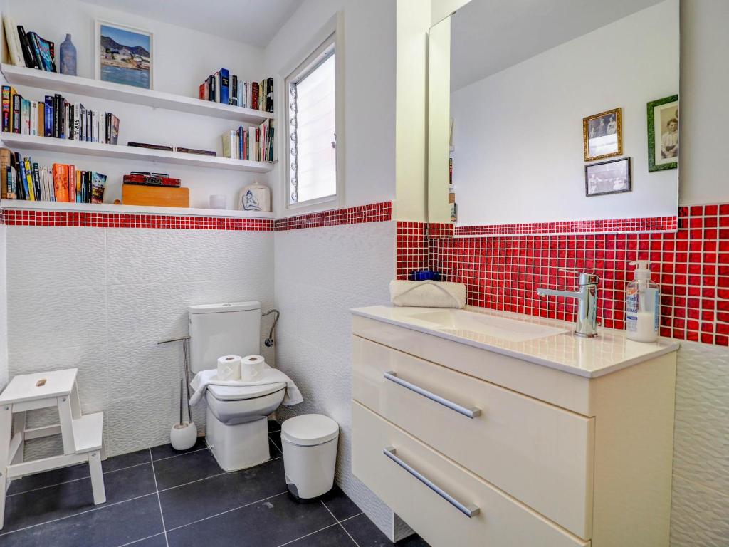 A bathroom at The Lilium Apartment by Hello Homes Sitges
