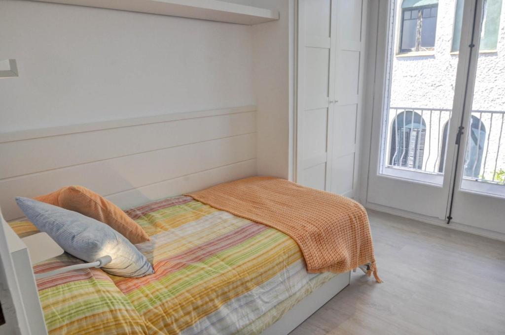 Posteľ alebo postele v izbe v ubytovaní The Luxor Apartment by Hello Homes Sitges