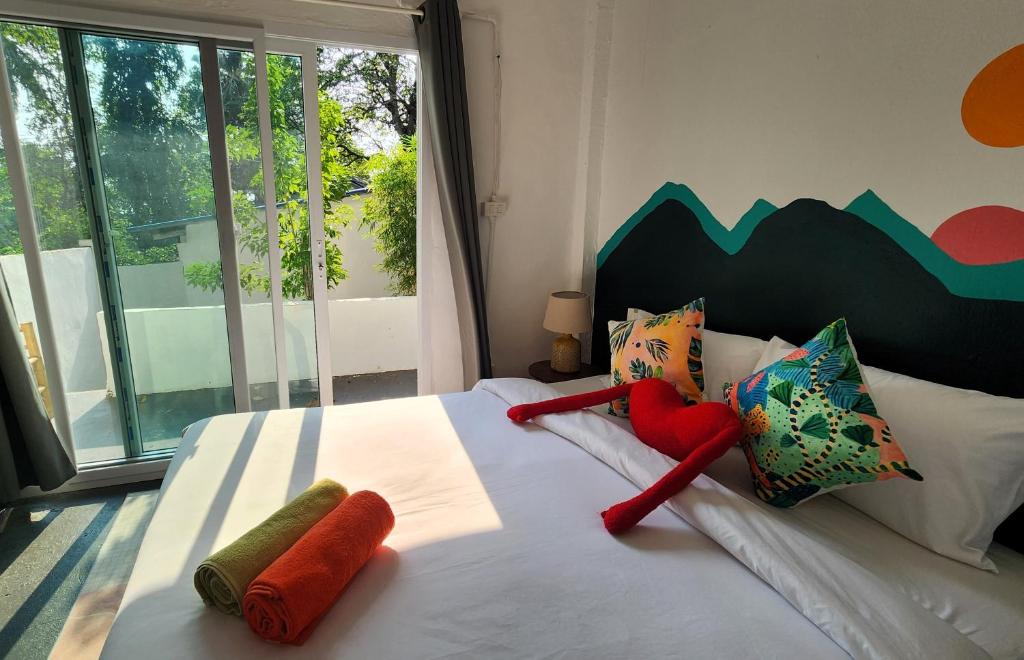 Postel nebo postele na pokoji v ubytování Easy Life Koh Chang