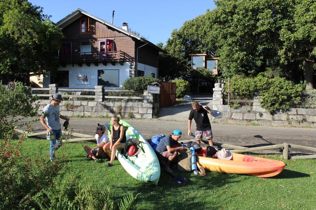 Gallery image of Chili Kiwi Lakefront Backpackers in Pucón