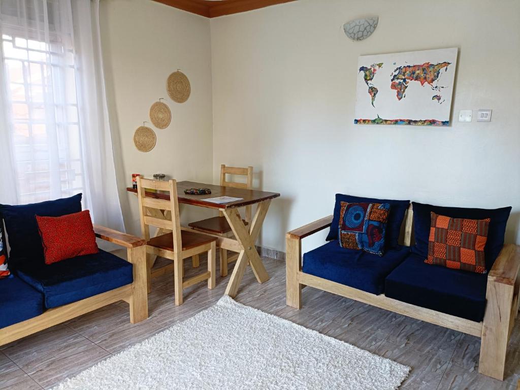 Posezení v ubytování Amaryllis blue,8mins source to River Nile,secure, peaceful, central great location