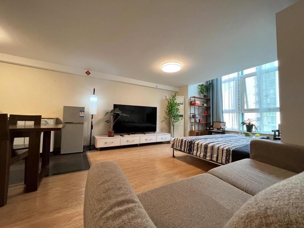 TV a/nebo společenská místnost v ubytování Chaoyang Joy City Hardcover Apartment