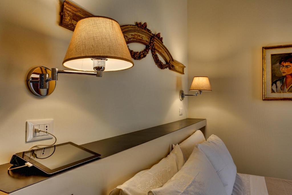 Łóżko lub łóżka w pokoju w obiekcie Casa Sotgiu Guest House