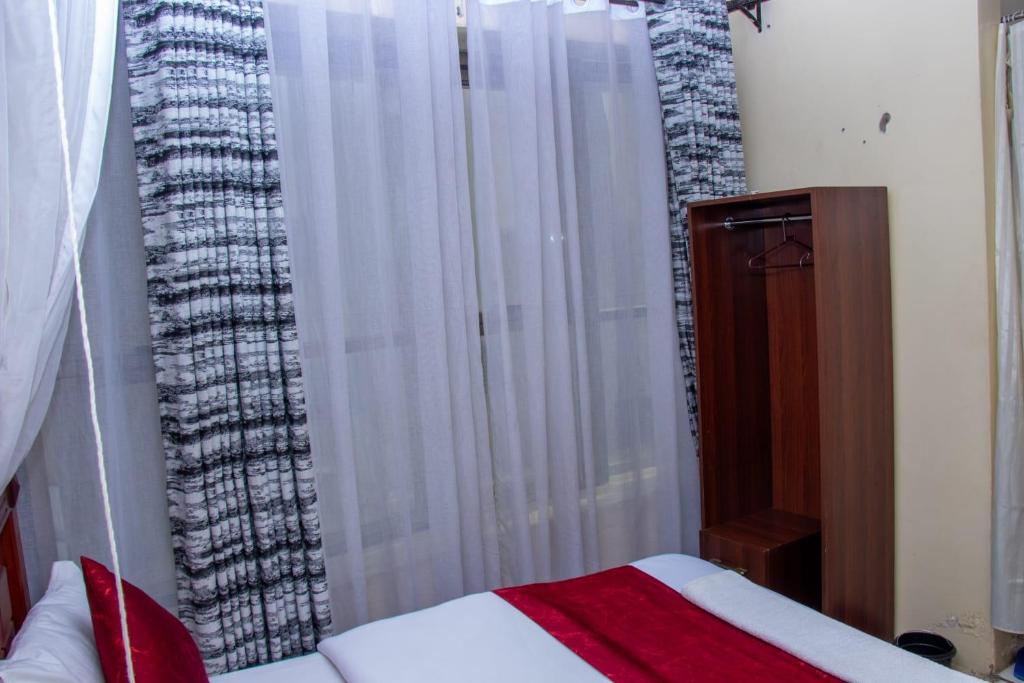Postel nebo postele na pokoji v ubytování Epitome Times Hotel