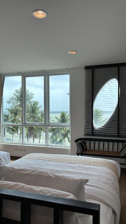 The Beach Bangsaen by Thanthita next to Wonnapa beach FREE DISNEY PLUS - Camera Familiare Con Vista Sul Mare