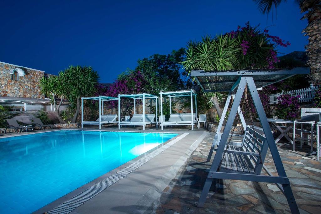 Bazén v ubytování Hotel Irini nebo v jeho okolí