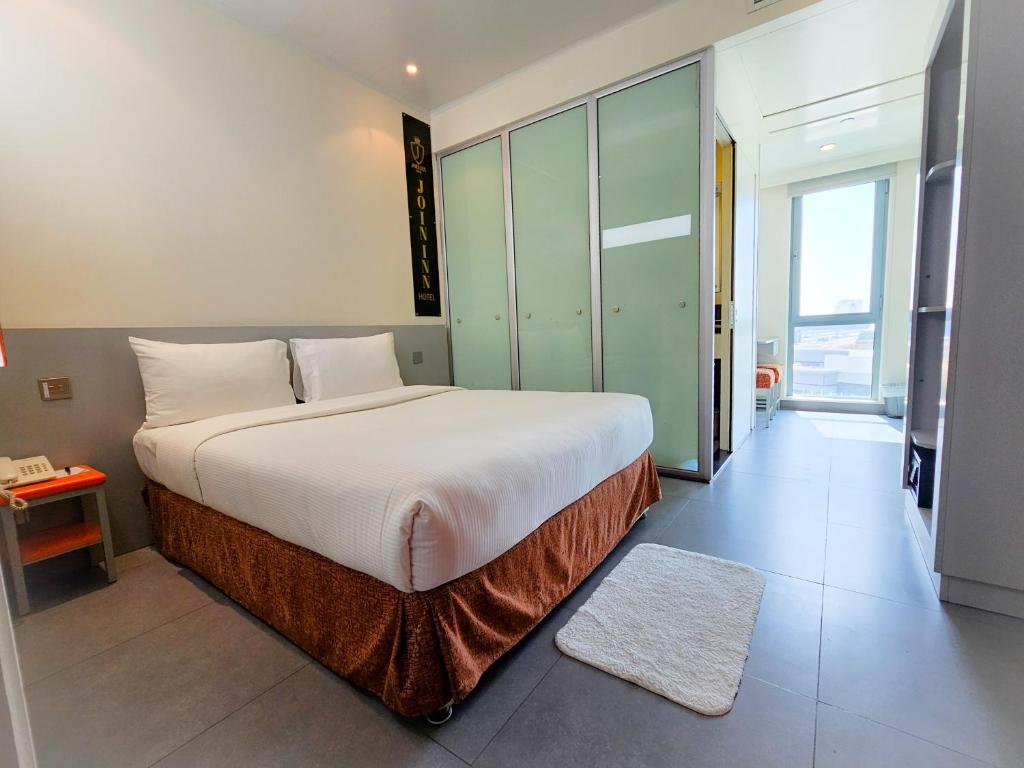 Postel nebo postele na pokoji v ubytování JOIN INN HOTEL Jebel Ali, Dubai - Formerly easyHotel Jebel Ali