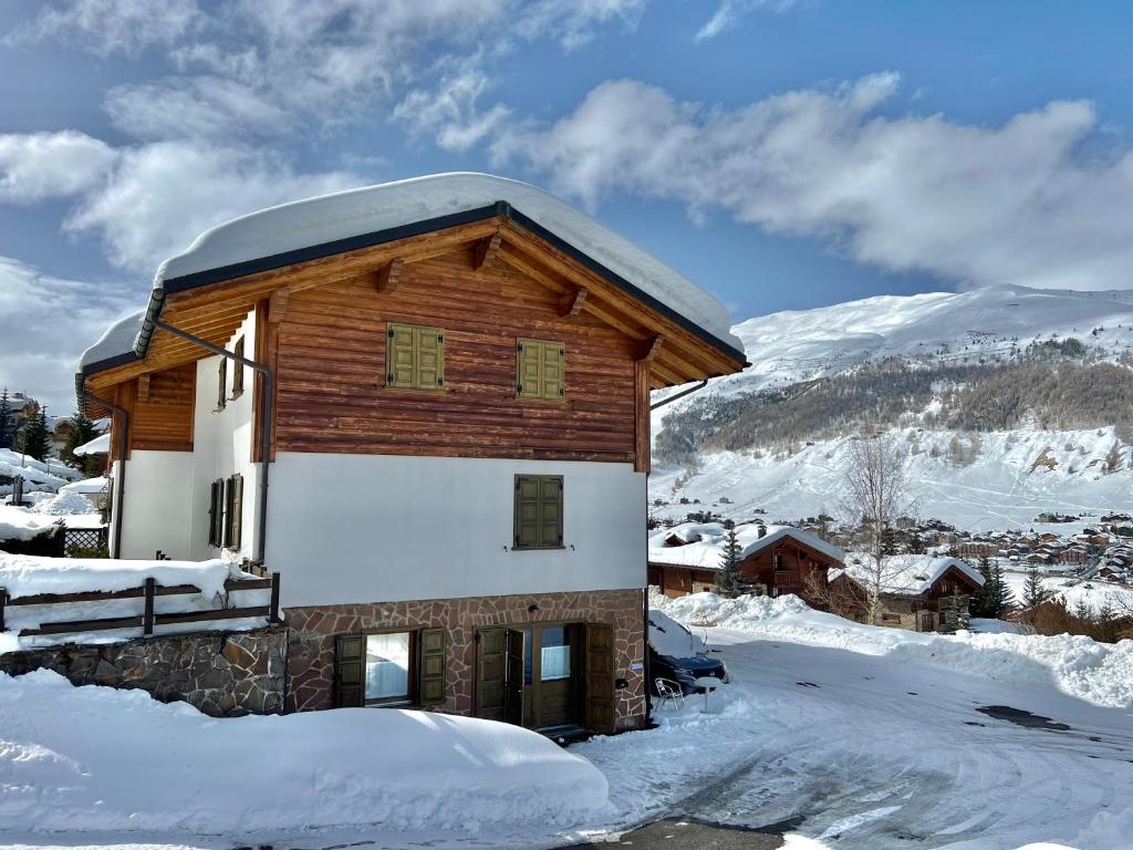 Nespecifikovaný výhled na hory nebo výhled na hory při pohledu z apartmánu