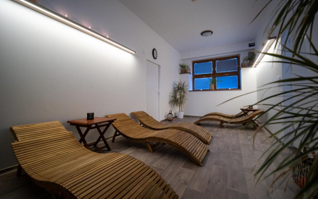 Posezení v ubytování YURA hotel Čeladná BAZÉN A SAUNY ZDARMA