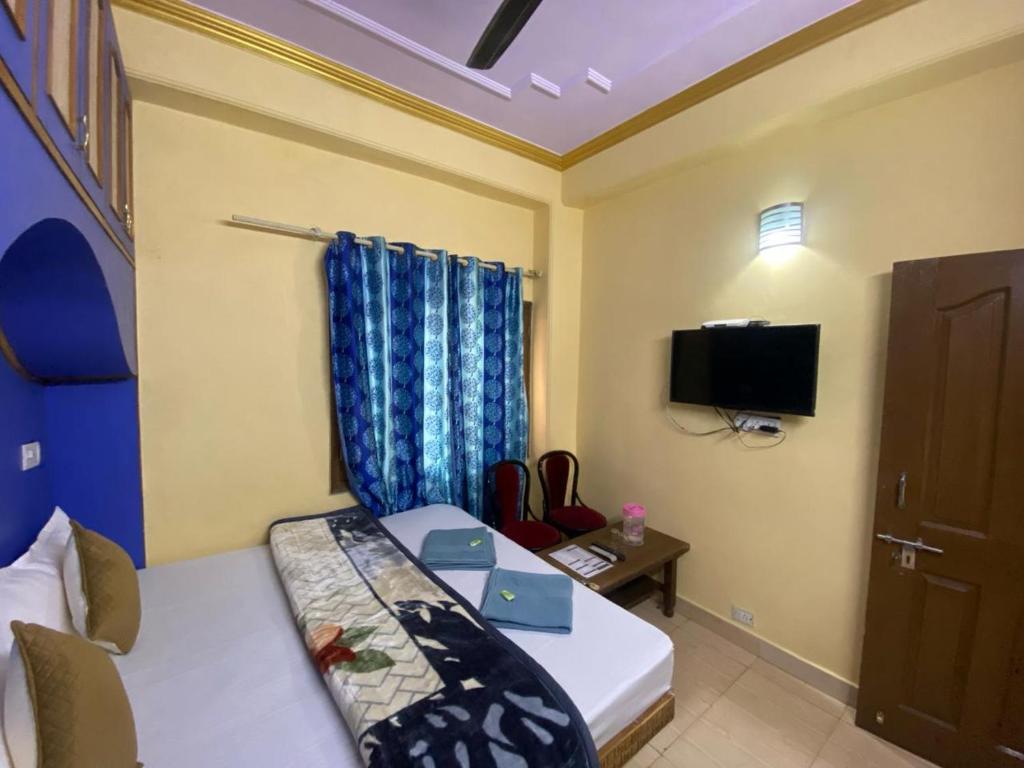 TV a/nebo společenská místnost v ubytování BNB ROYAL INN SHIMLA