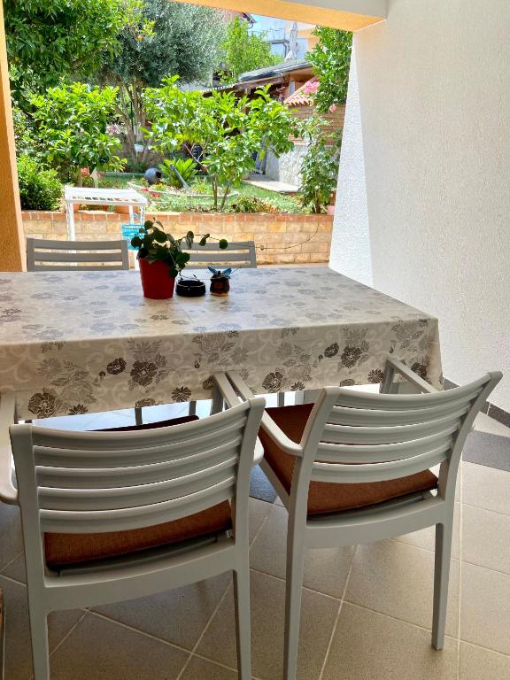 Balkón alebo terasa v ubytovaní Apartments Leila