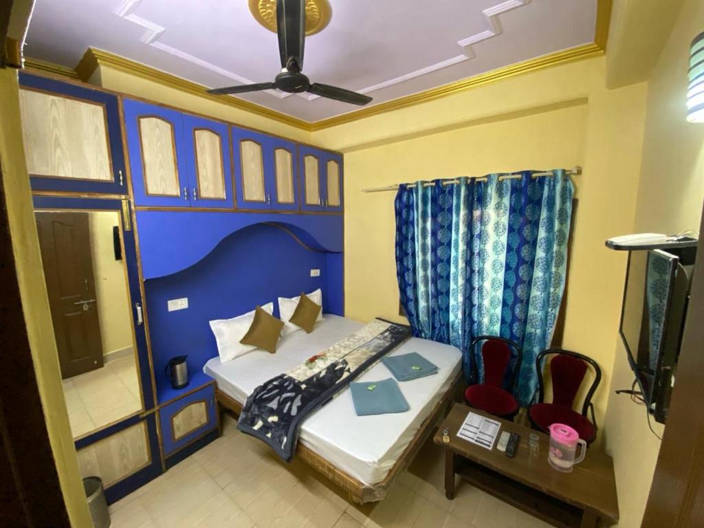 Postel nebo postele na pokoji v ubytování BNB ROYAL INN SHIMLA