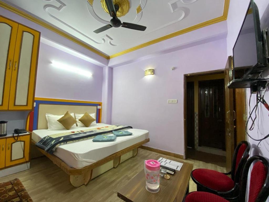 TV a/nebo společenská místnost v ubytování BNB ROYAL INN SHIMLA