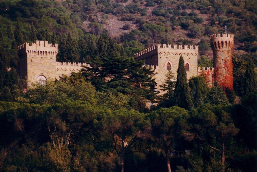 Ett flygfoto av Castello Borgia