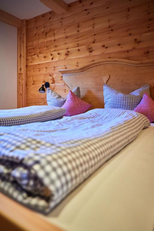 Postel nebo postele na pokoji v ubytování Ferienwohnungen Bergbleamal