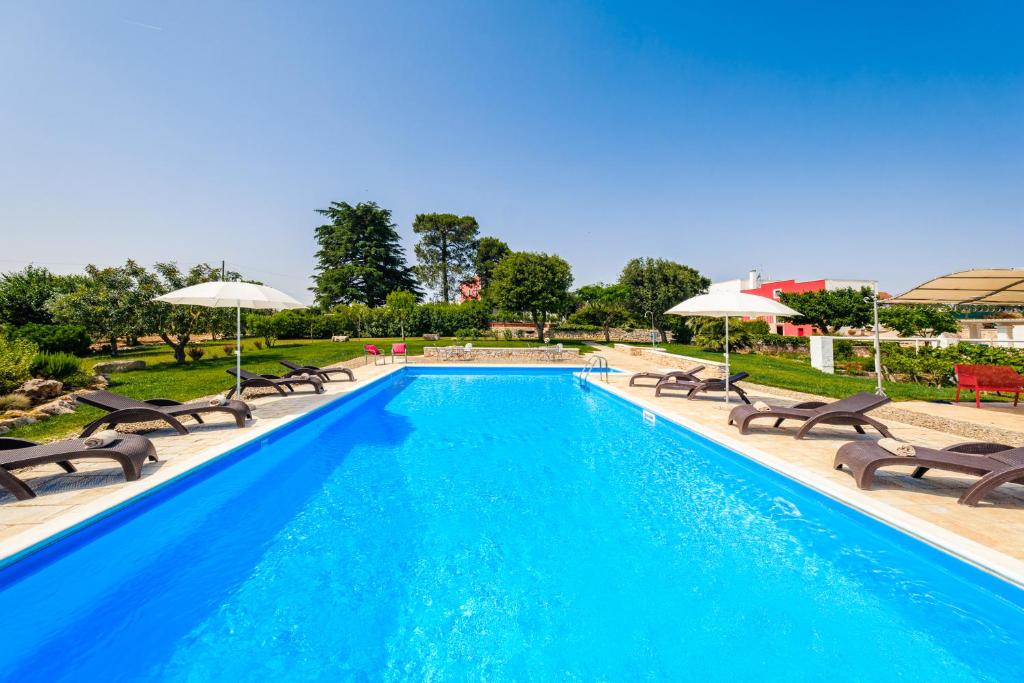 Bazén v ubytovaní HelloApulia Masseria Don Sisto - 10 guests alebo v jeho blízkosti