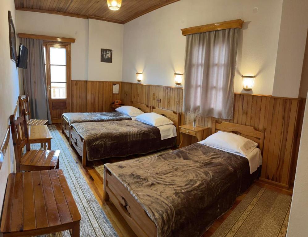 Postel nebo postele na pokoji v ubytování HOTEL MARI Metsovo