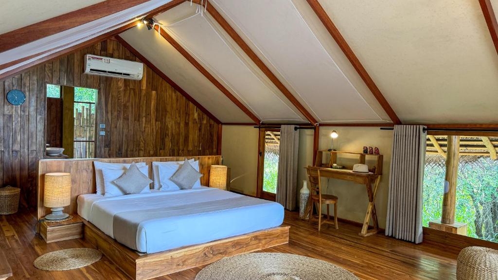 Postel nebo postele na pokoji v ubytování Glamping Wilpattu by Thamaravila