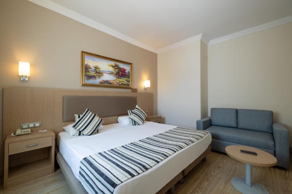 Crystal Tat Beach Golf Resort & Spa - Ultimate All Inclusive - Standard Double Room With Side Sea View