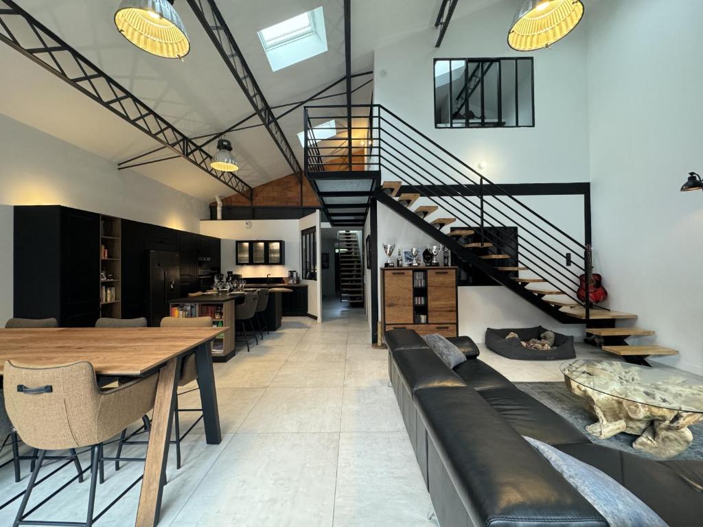 Posezení v ubytování Le Garage des 24 Heure - 10pers - Circuit Bugatti - Rêve au Mans