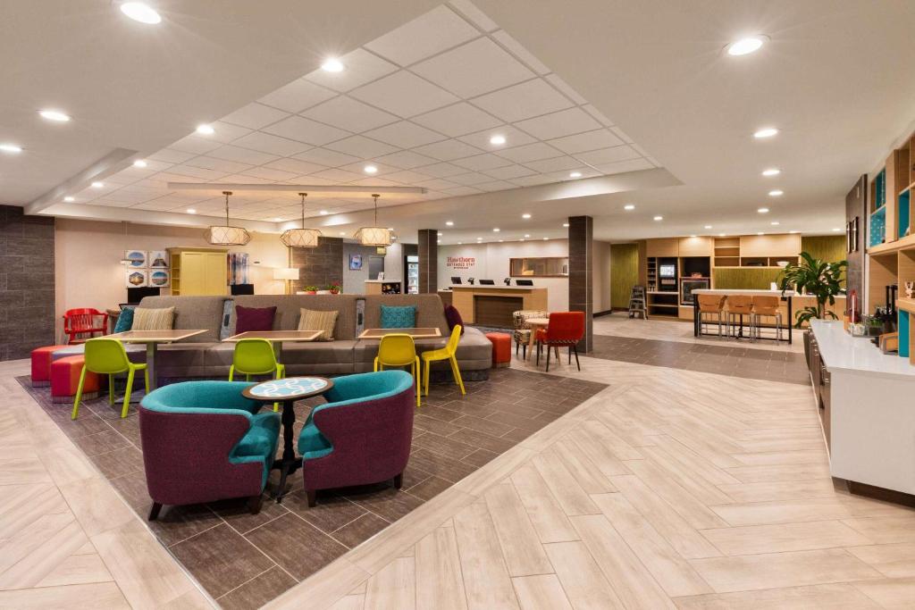 Posezení v ubytování Hawthorn Extended Stay by Wyndham Kingwood Houston