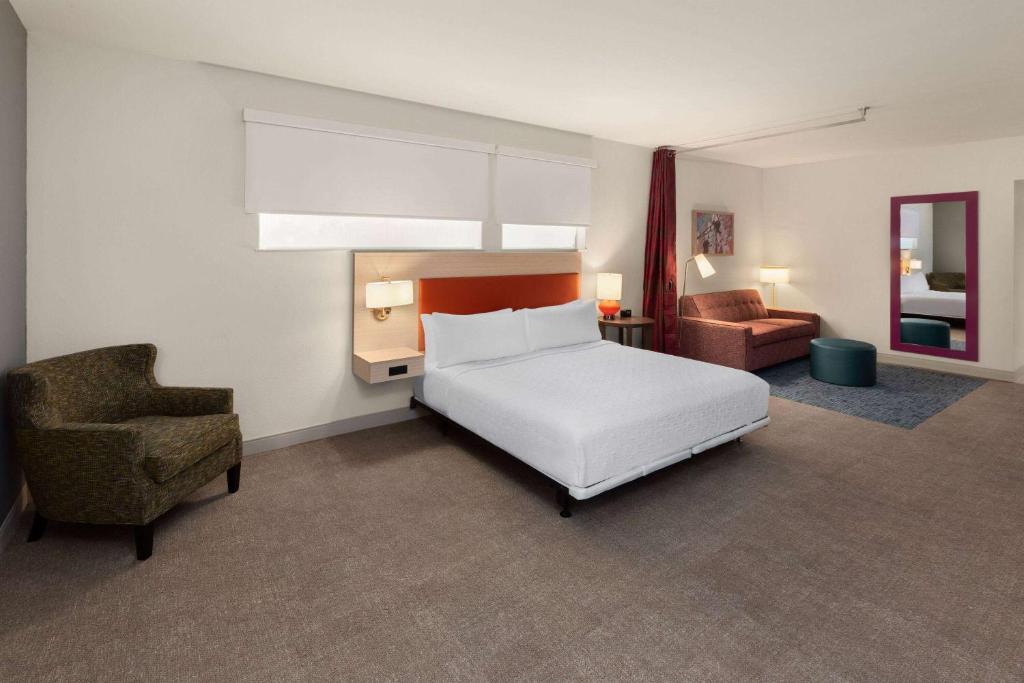 Postel nebo postele na pokoji v ubytování Hawthorn Extended Stay by Wyndham Kingwood Houston