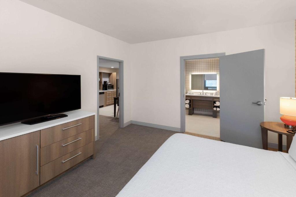 Kuchyň nebo kuchyňský kout v ubytování Hawthorn Extended Stay by Wyndham Kingwood Houston