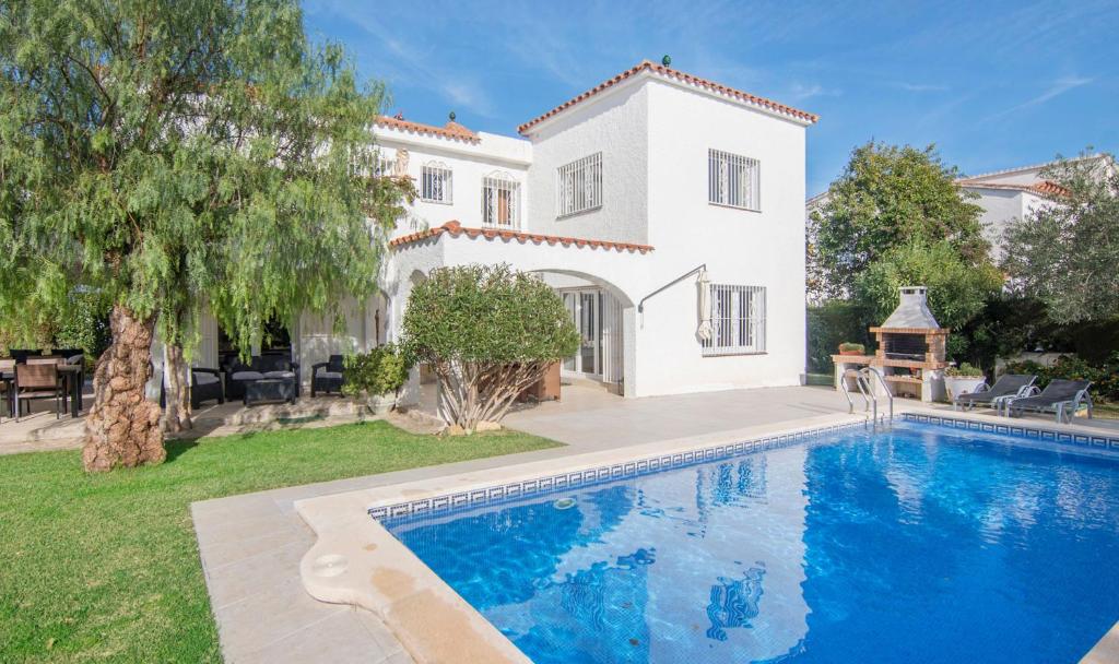 Alquiler Villa en la Playa de Cambrils para 10 personas con AC, parking y WIFI