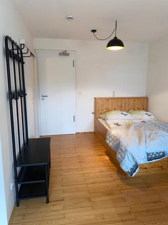 Hübsches Apartment in süßem Ort tesisinde bir odada yatak veya yataklar