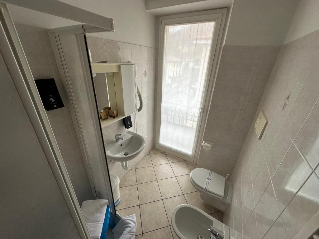 A bathroom at Hotel Avogadro