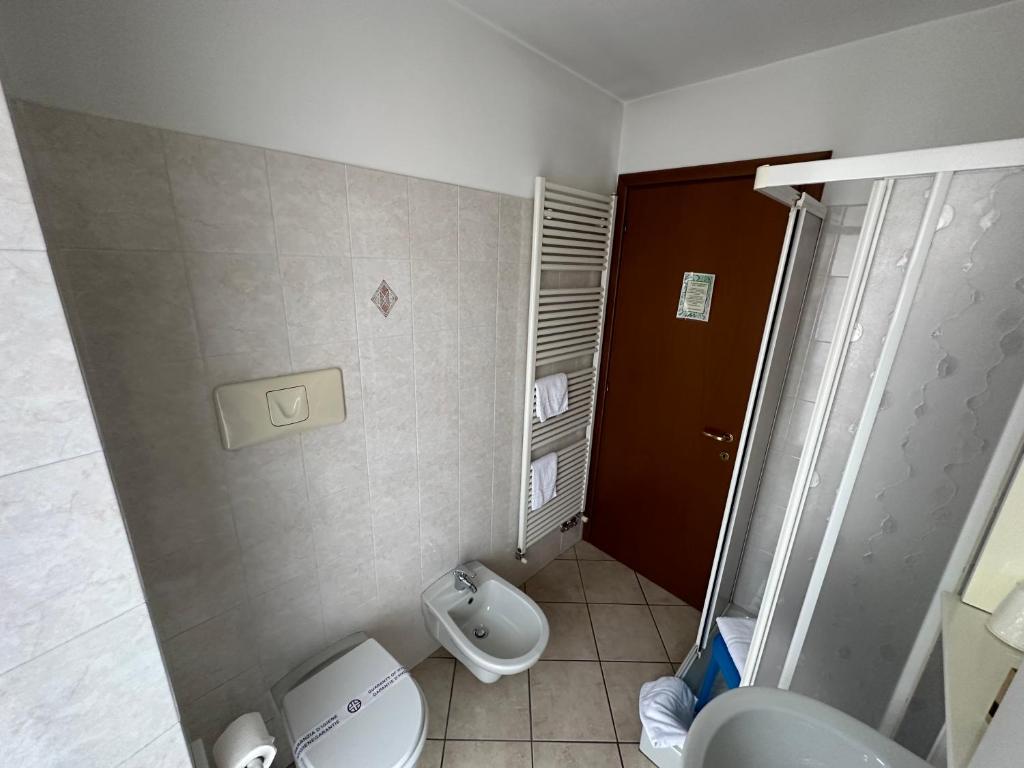 A bathroom at Hotel Avogadro