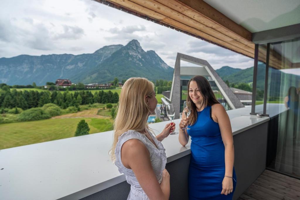 Nespecifikovaný výhled na hory nebo výhled na hory při pohledu z hotelu