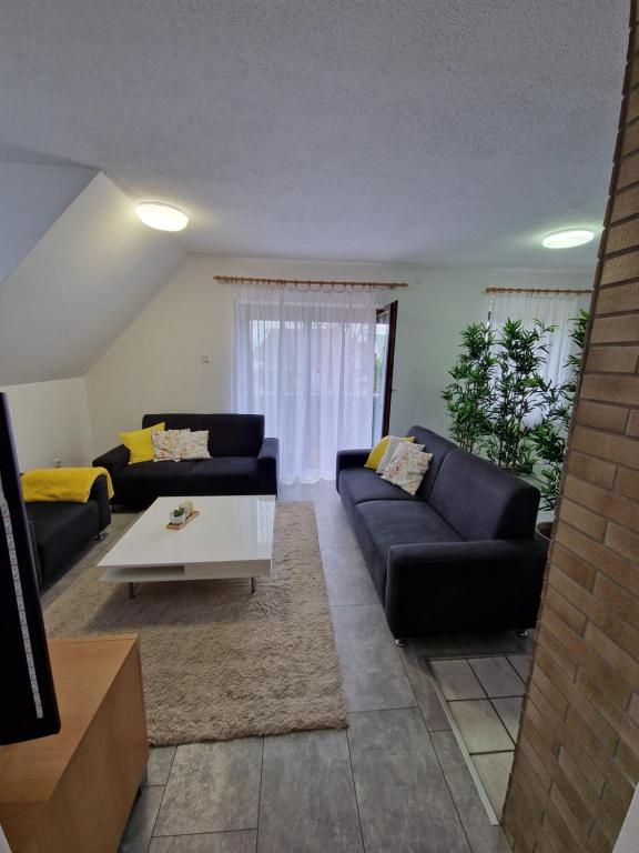 Apartment LARA tesisinde bir oturma alanı