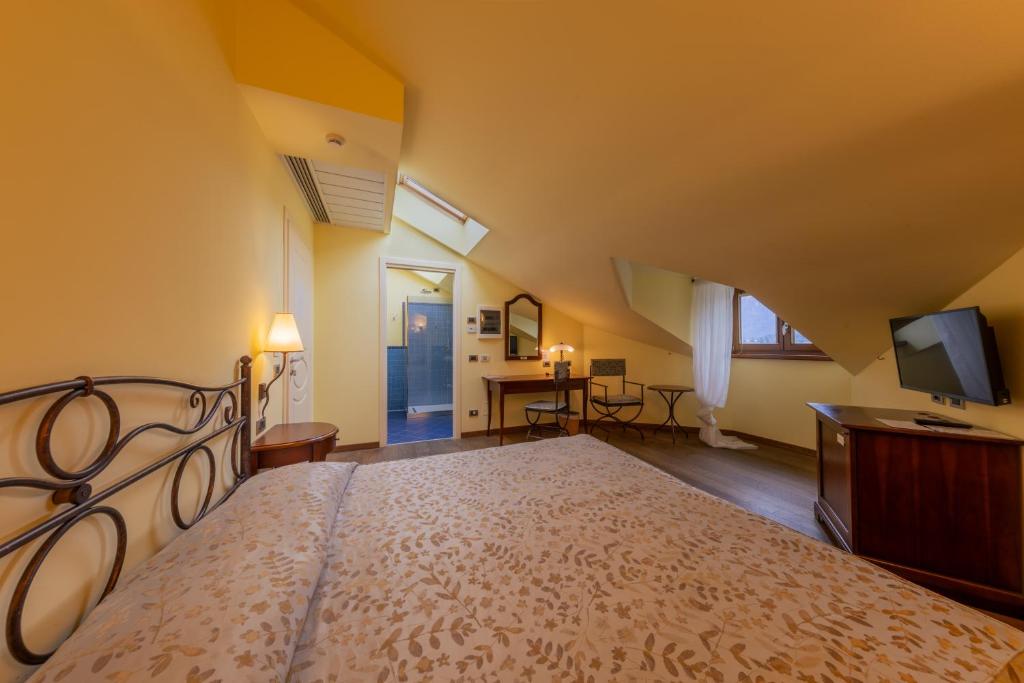 La Darsena Boutique Hotel & Restaurant - Double Or Twin Room With Lake View - Attic