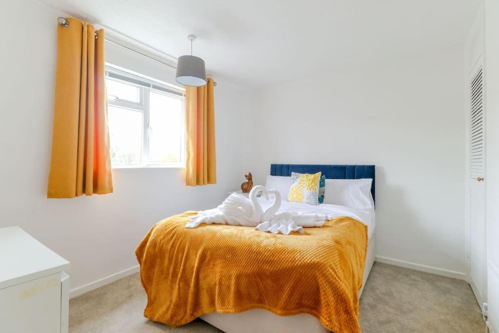 a bedroom with a bed with two towels on it at Tiger House Stevenage 5 Bed 4 Bath Group Bookings in Stevenage