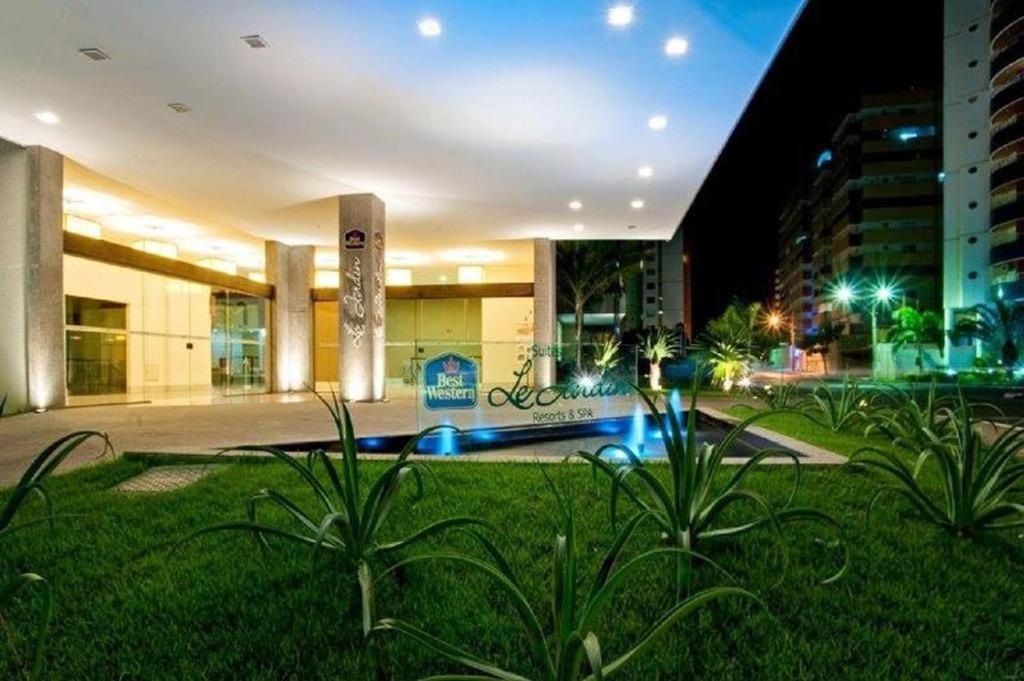 A piscina localizada em Apartamento Le Jardin ou nos arredores
