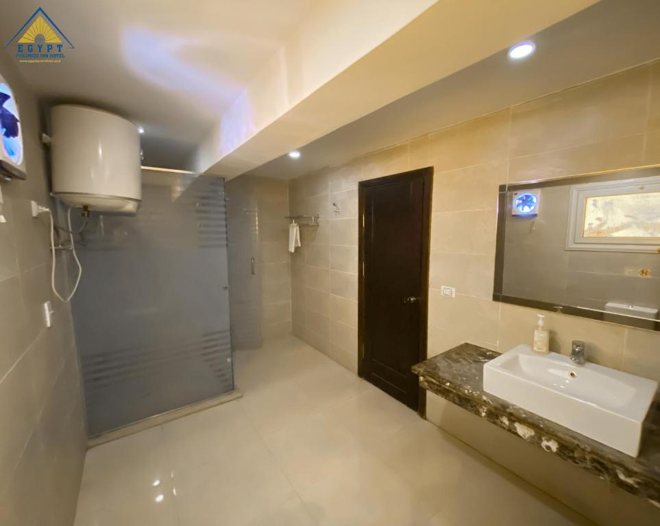 Egypt Pyramids Inn - 11